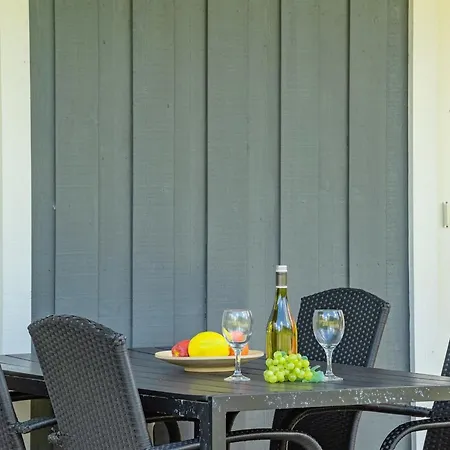 Nyaraló Fausta - 150m To The Fjord By Interhome *